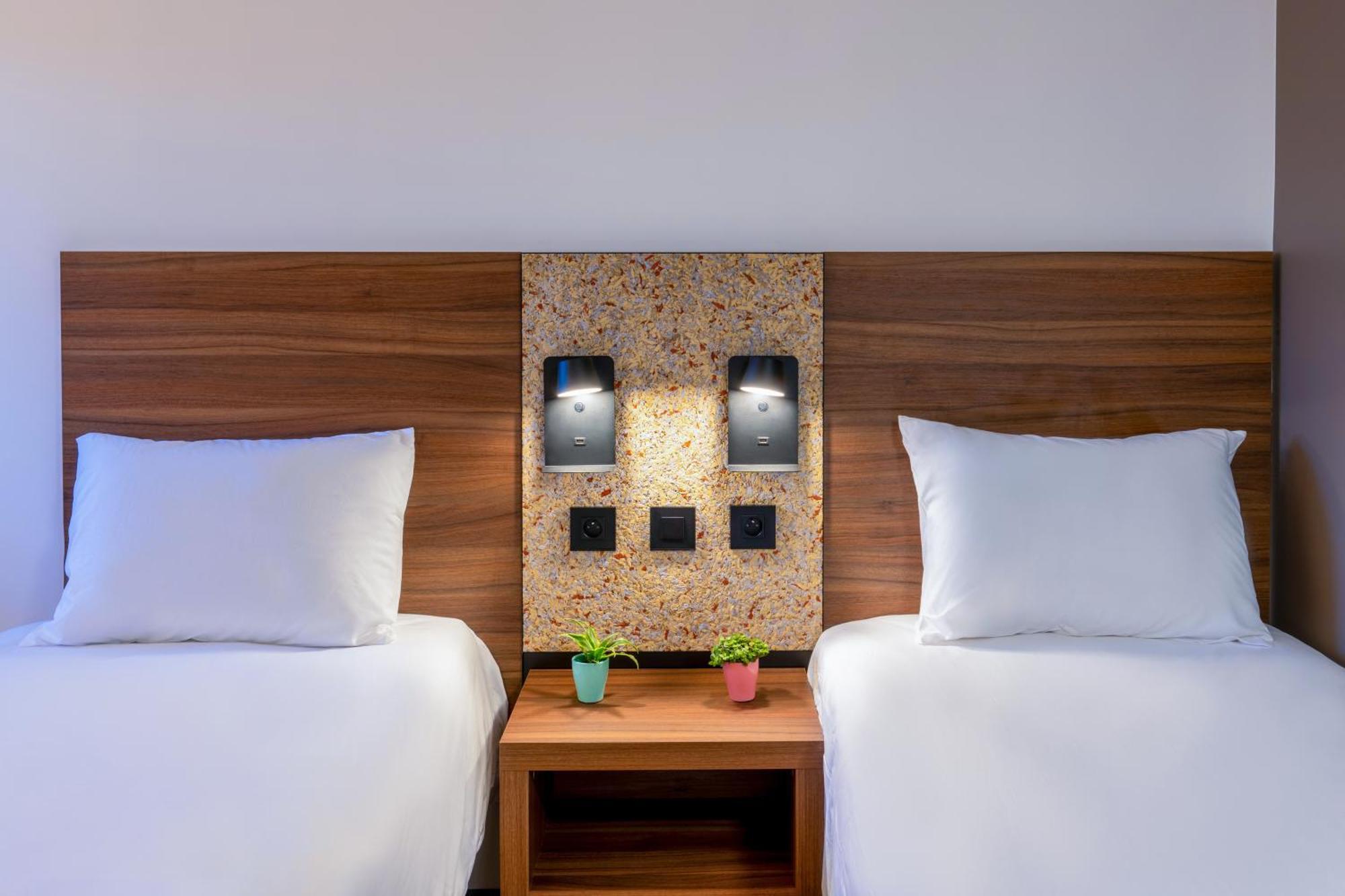 Greet Hotel Châtellerault Eksteriør billede