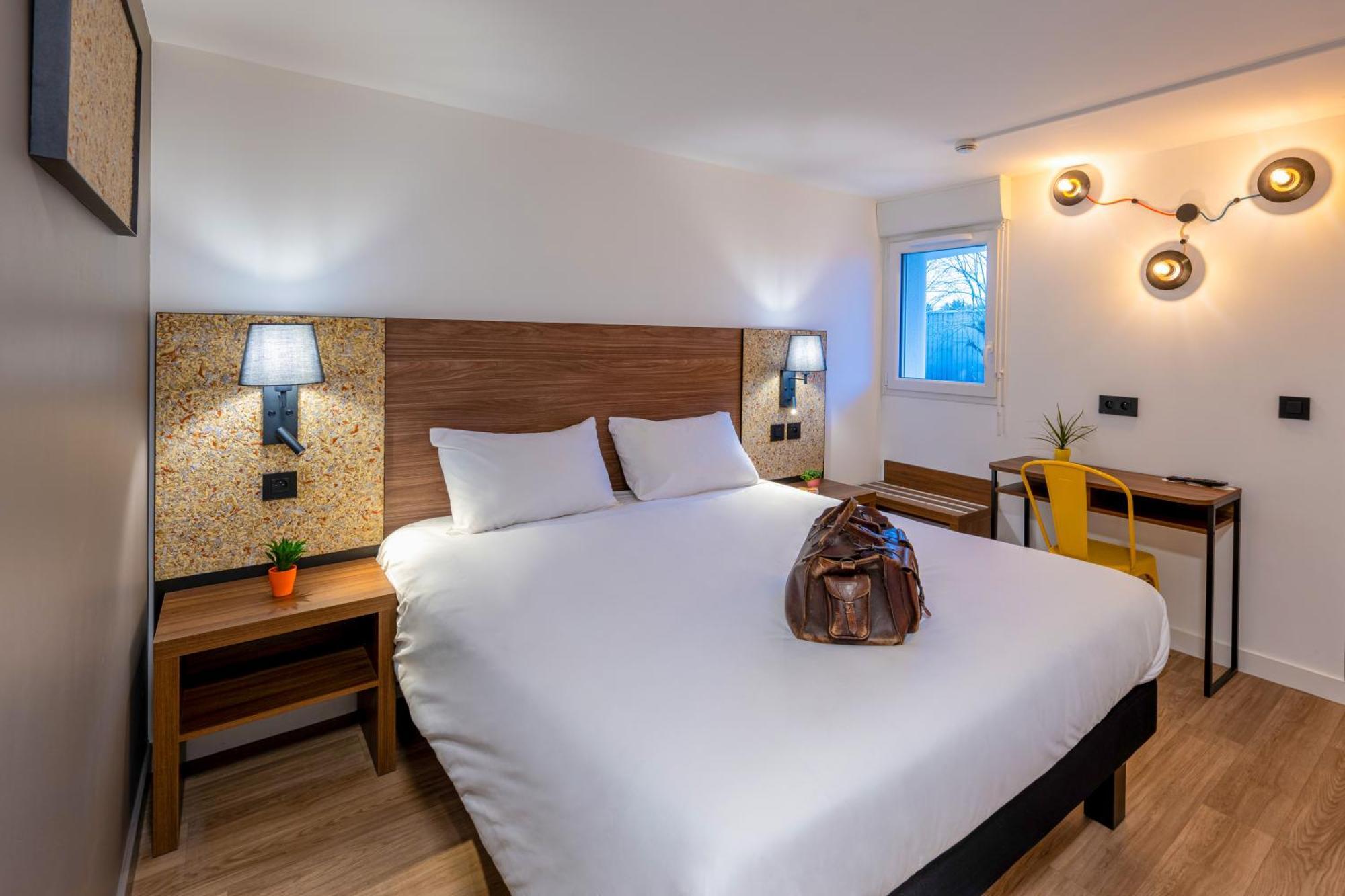 Greet Hotel Châtellerault Eksteriør billede