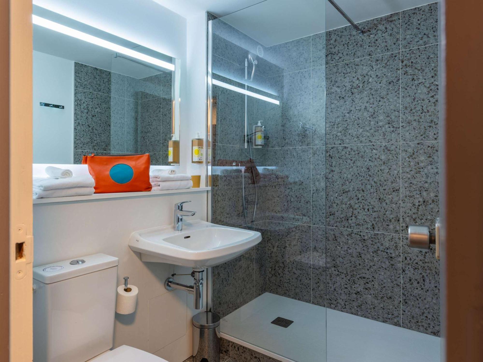 Greet Hotel Châtellerault Eksteriør billede