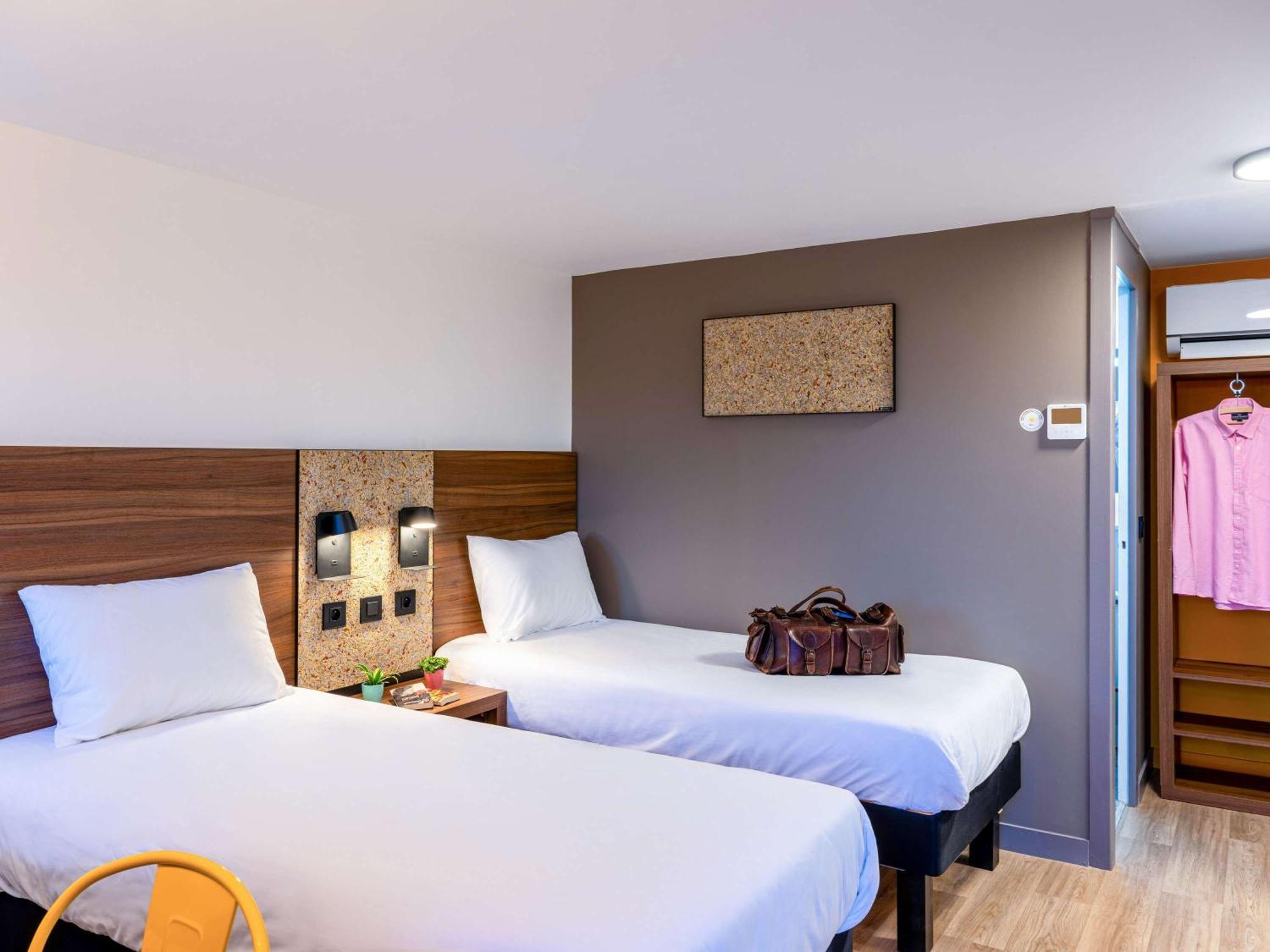 Greet Hotel Châtellerault Eksteriør billede