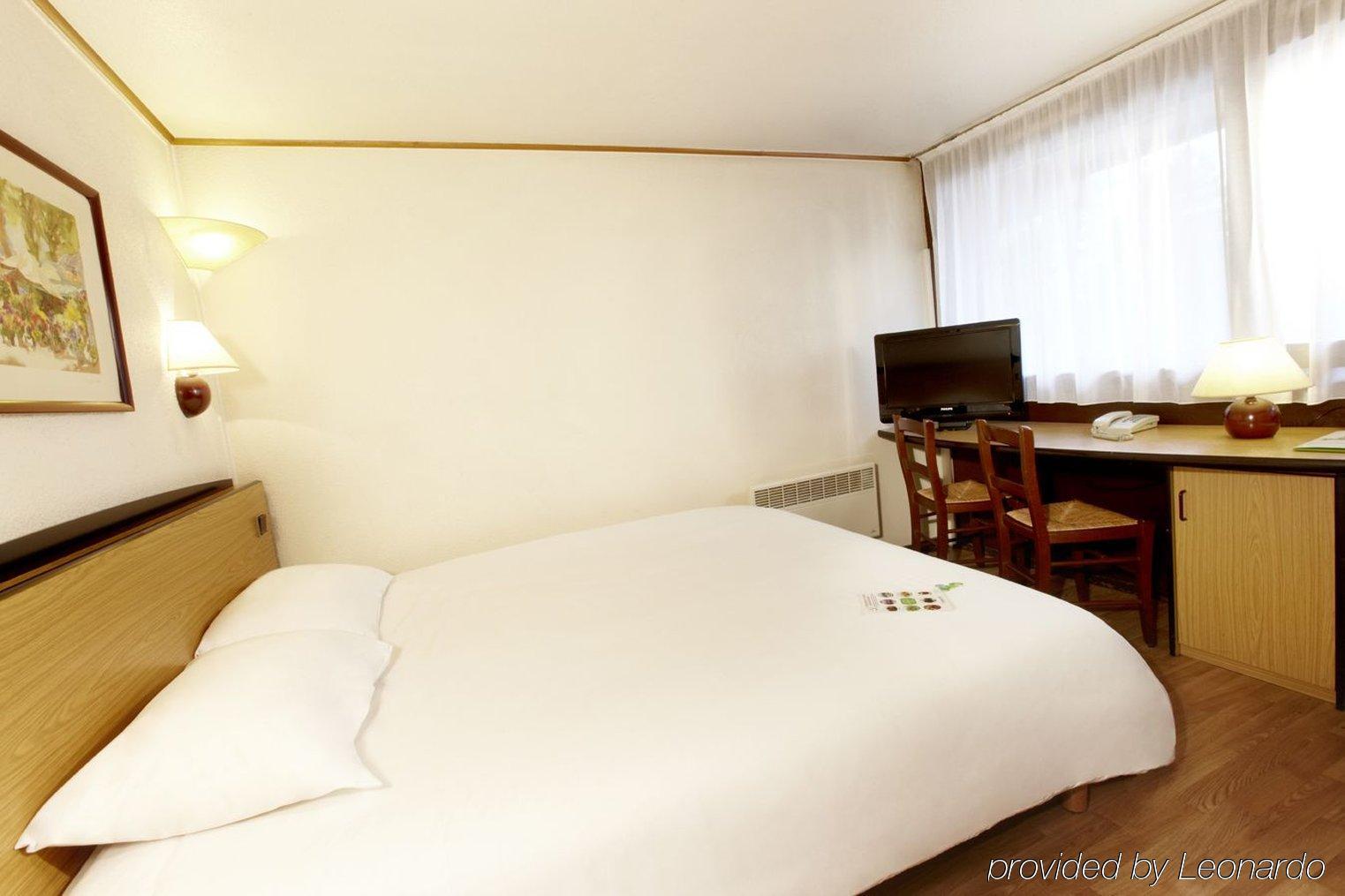 Greet Hotel Châtellerault Eksteriør billede